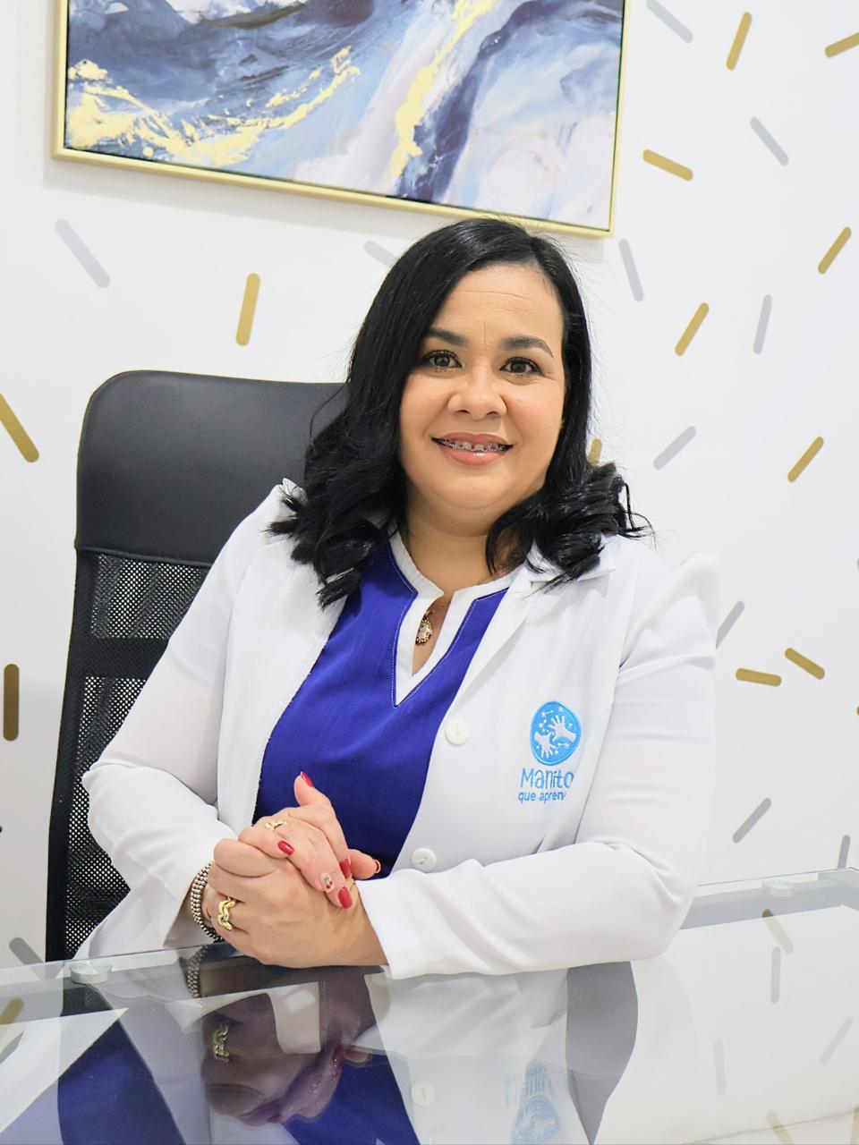 Msc. Karla Estefanía García de Rodríguez, fundadora de Manitos Que Aprenden